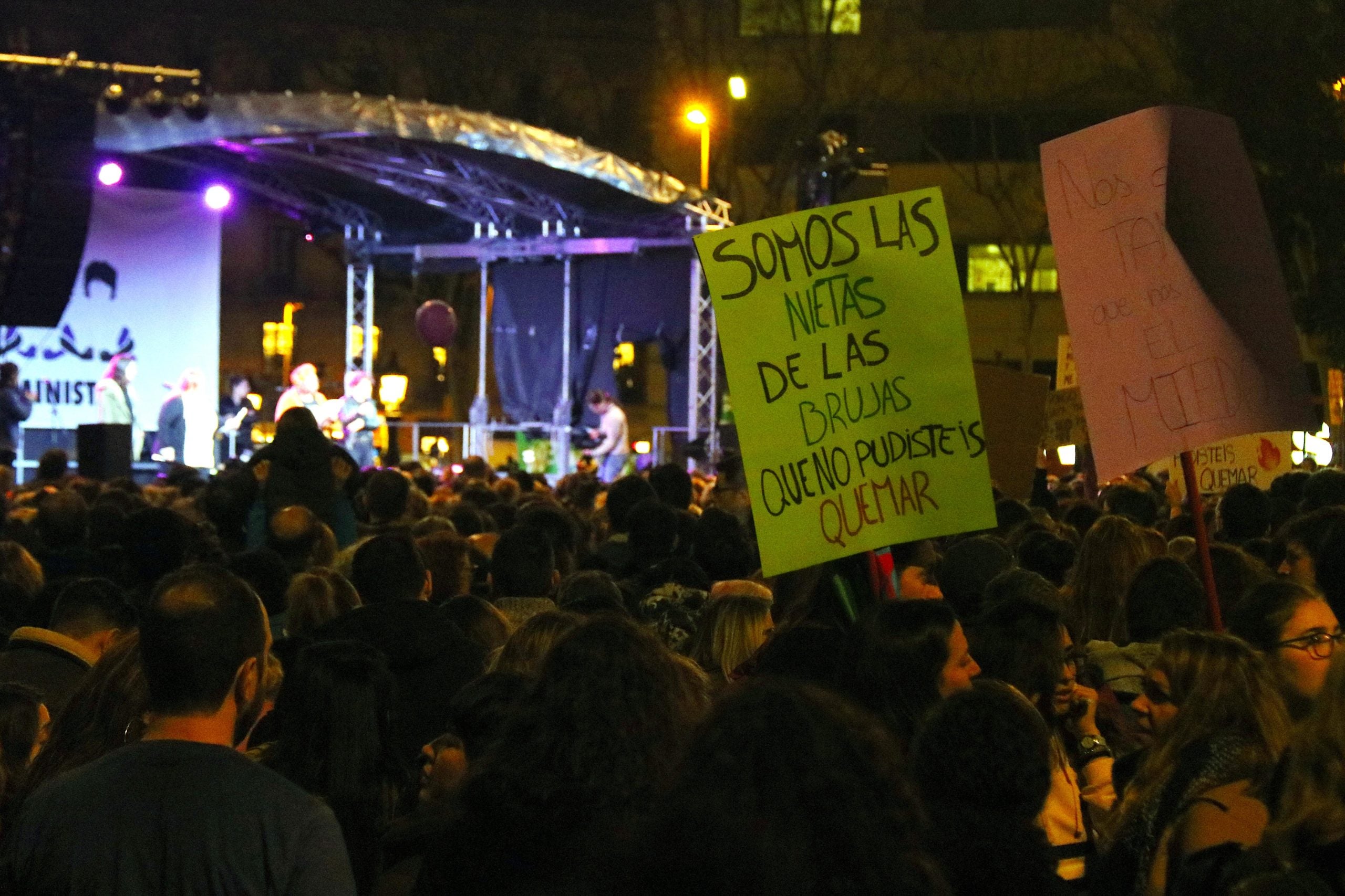 La plaça Catalunya, plena a vessar al final de la manifestació del 8-M / ACN