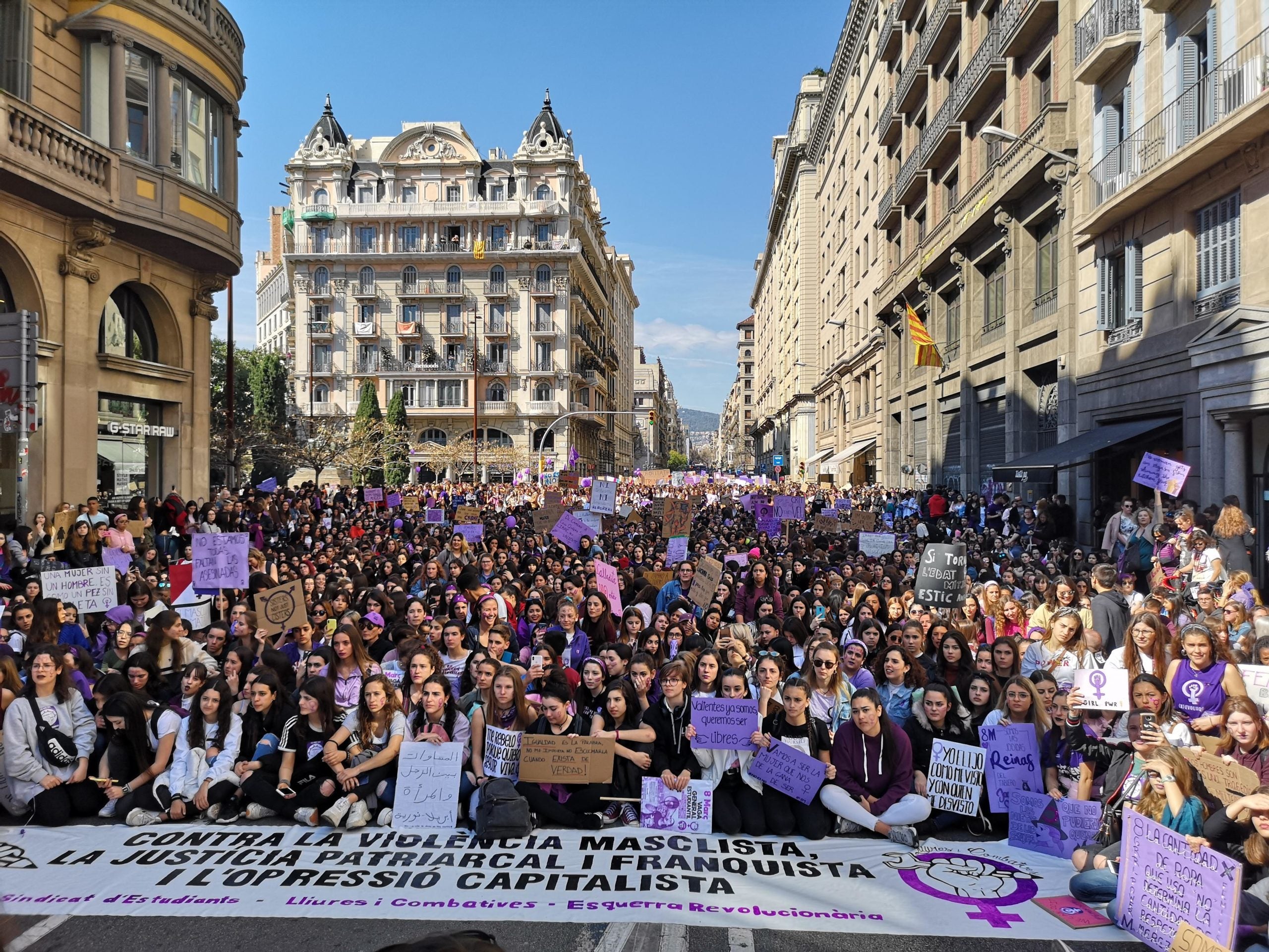 Manifestació estudiantil el 8-M a Barcelona. | David Cobo