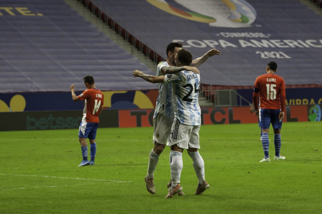 Leo Messi y lo Papu G&oacute;mez en una imagen de archivo | Europa Press