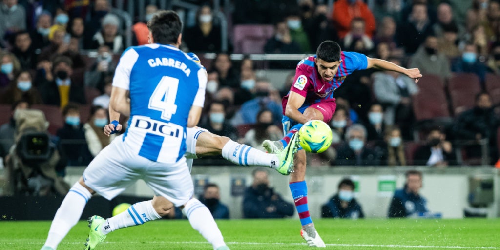 Ilias Akhomach durante su debut con el Barça | Europa Press