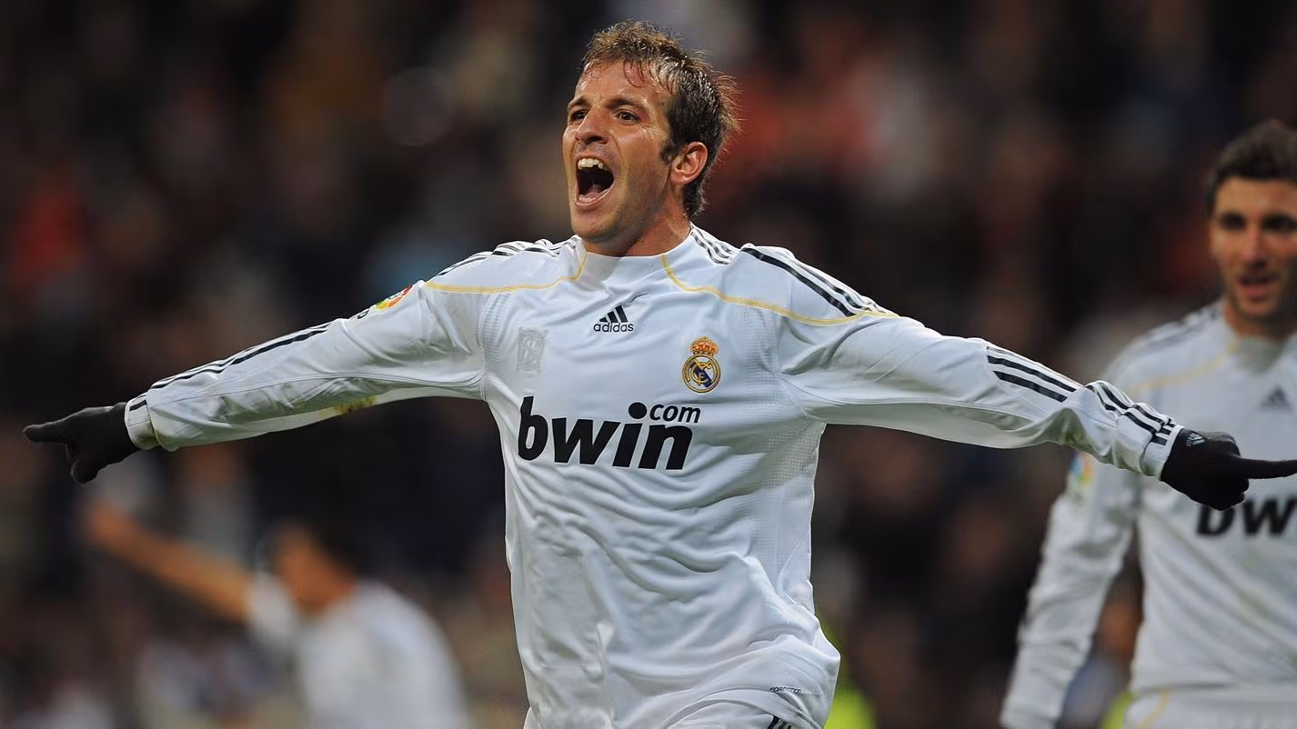 Van der Vaart, celebrant un gol amb el Madrid | UEFA