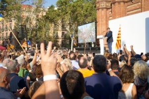 Carles Puigdemont, en el primer discurs de tornada de l'exili, a l'Arc de Triomf / Mireia Comas
