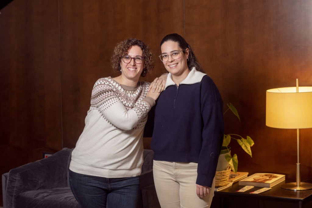 Elisa Sanz i Marta Guti&eacute;rrez, psic&ograve;logues expertes en dol de l'Equip d'Atenci&oacute; Psicosocial (EAPS) Mutuam. Foto: Fundació &rdquo;la Caixa&rdquo;