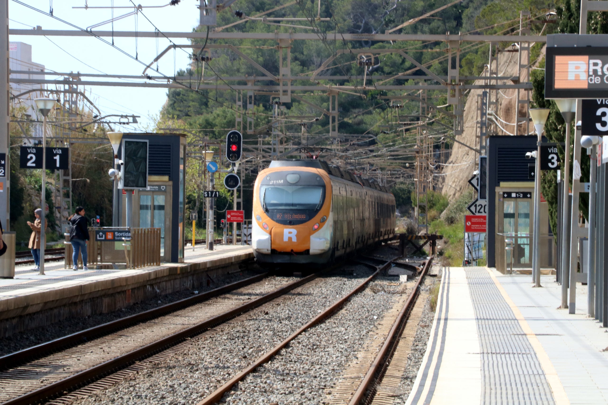 Un tren de la l&iacute;nia R3 a Catalunya. El govern espanyol ha ajornat el desdoblament de Mollet i el Prat | ACN