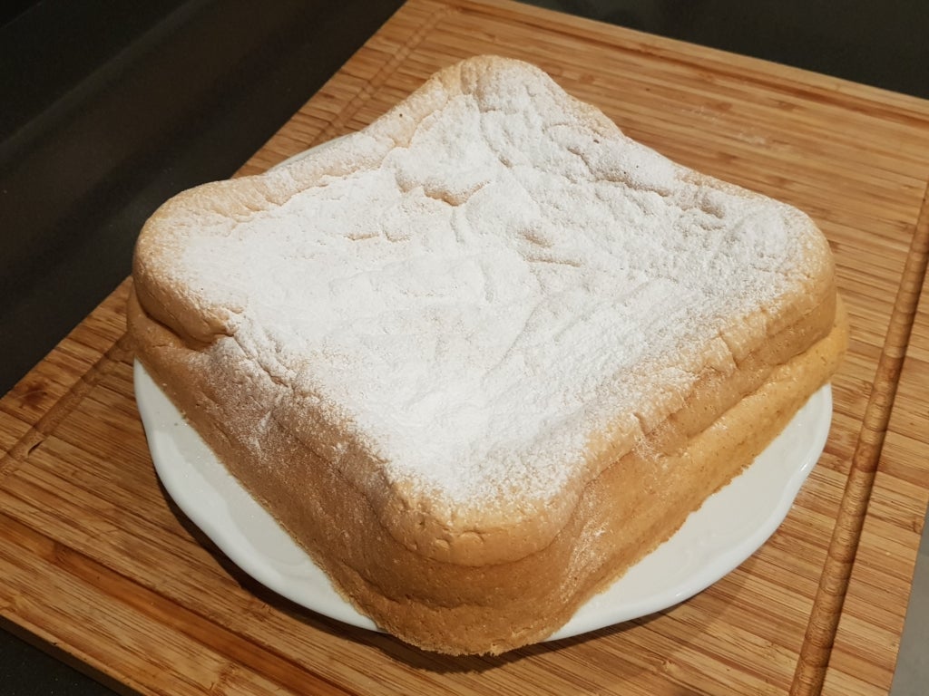 Imatge del resultat final del quarto mallorquí, unes postres típiques de les Illes Balears que es combinen perfectament amb la xocolata desfeta / M.J.A.
