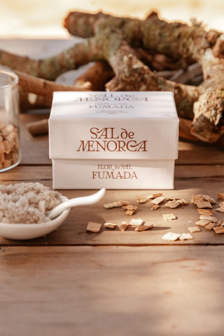 Una caixa de flor de sal i sal marina verge sota la marca Sal de Menorca / cedida