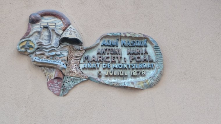 Placa de la casa natal de l'Abat Marcet