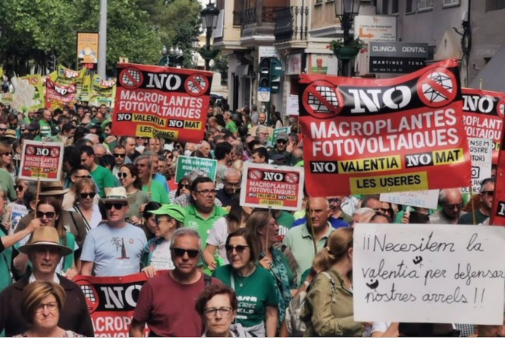 Manifestació contra el mega parcs solars al nord del País Valencià