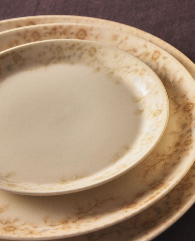 Zara Home presenta su vajilla Gardenia, inspirada en los ic&oacute;nicos platos florales Pyrex de los a&ntilde;os 60