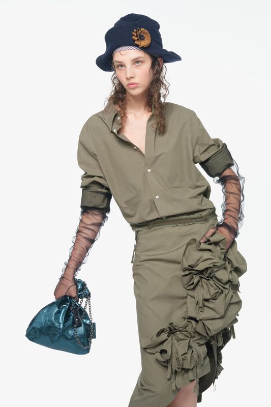 La bolsa de Galliano x Zara que arrasa: su acabado metalizado en piel y tres colores ya es matrícula d'honor